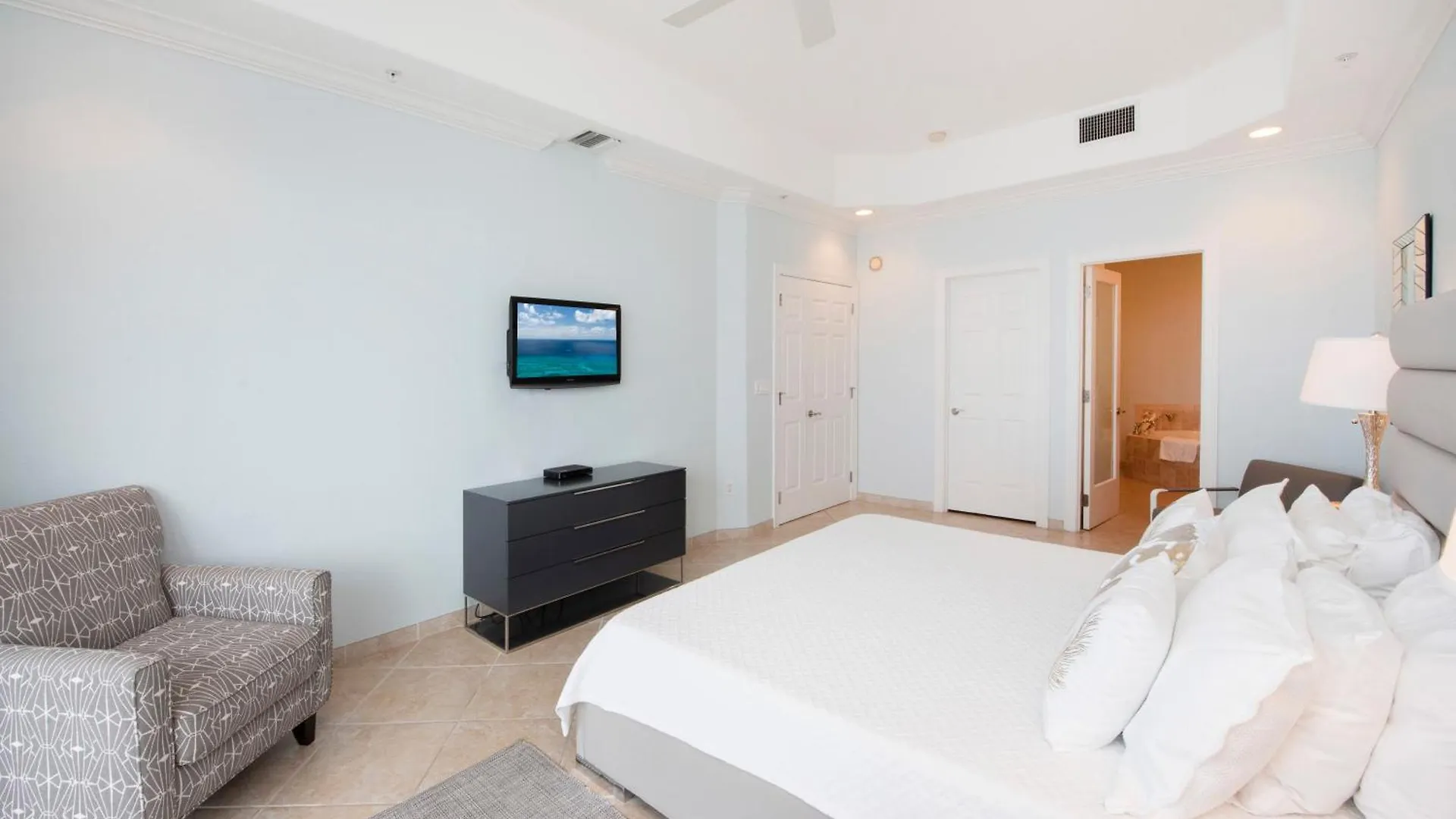 Apartment South Bay Beach Club 37 Penthouse - 3 Bedroom 3 Bathroom Unit George Town Cayman Islands