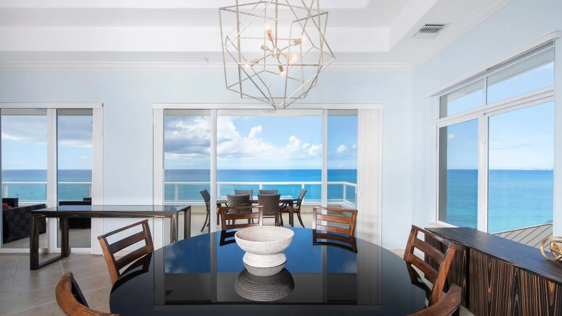 Apartment South Bay Beach Club 37 Penthouse - 3 Bedroom 3 Bathroom Unit